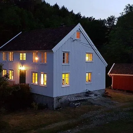 別荘 Lillekleiv Høvåg